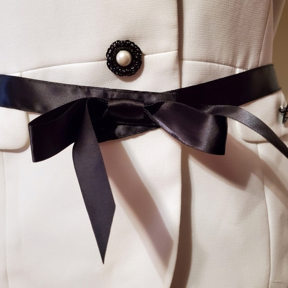 Le Suit White Blazer with Black Ribbon Belt - Picture 6 of 8